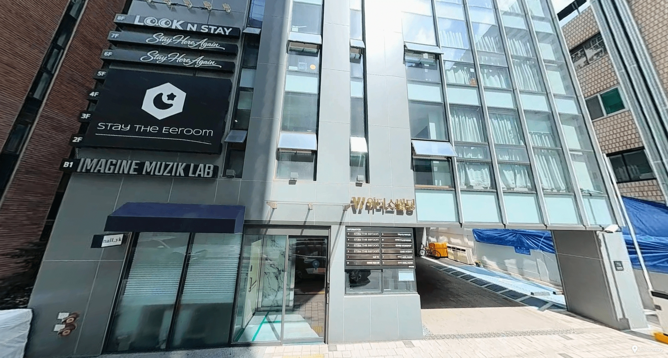 Exterior del edificio Withus, donde se encuentra Stay Here, Again