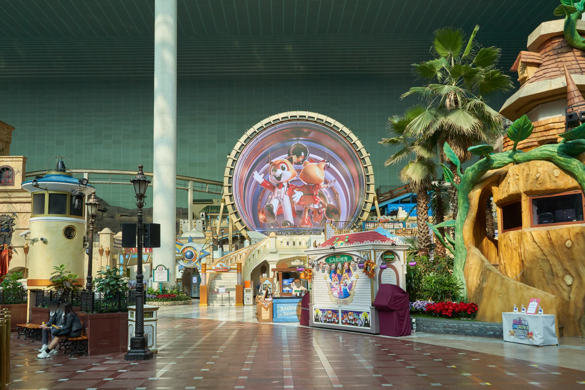 Benches and shops inside Lotte World Adventure
