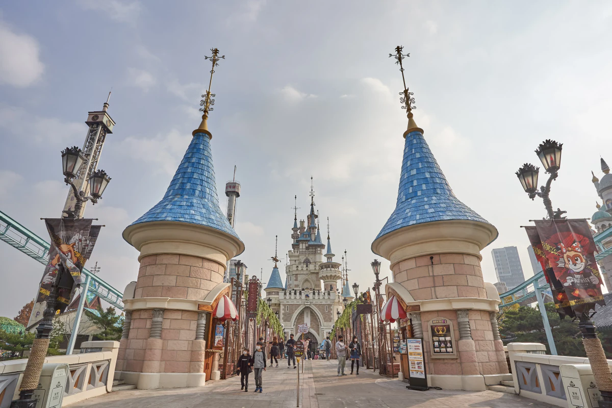 Outdoor entrance to Lotte World Magic Island