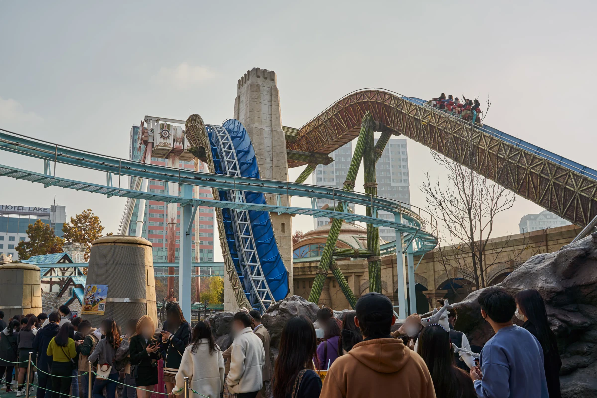 Visitors waiting near an outdoor ride at Lotte World