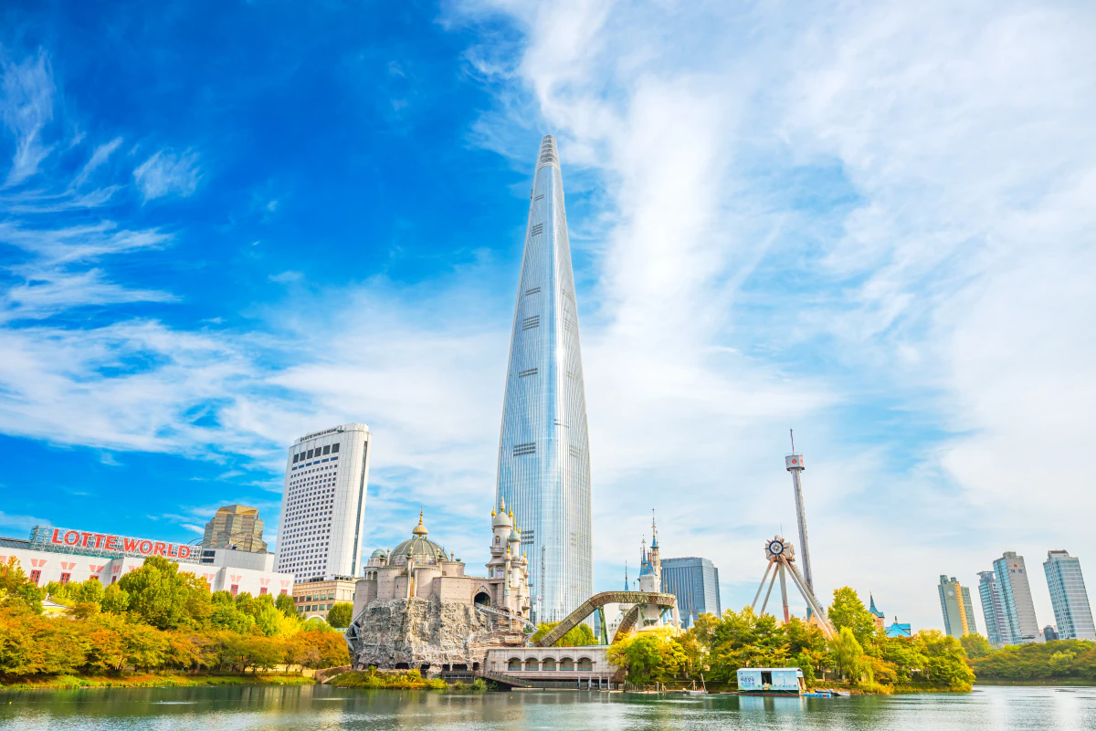 Seokchon Lake, Lotte World Magic Island and Lotte World Tower