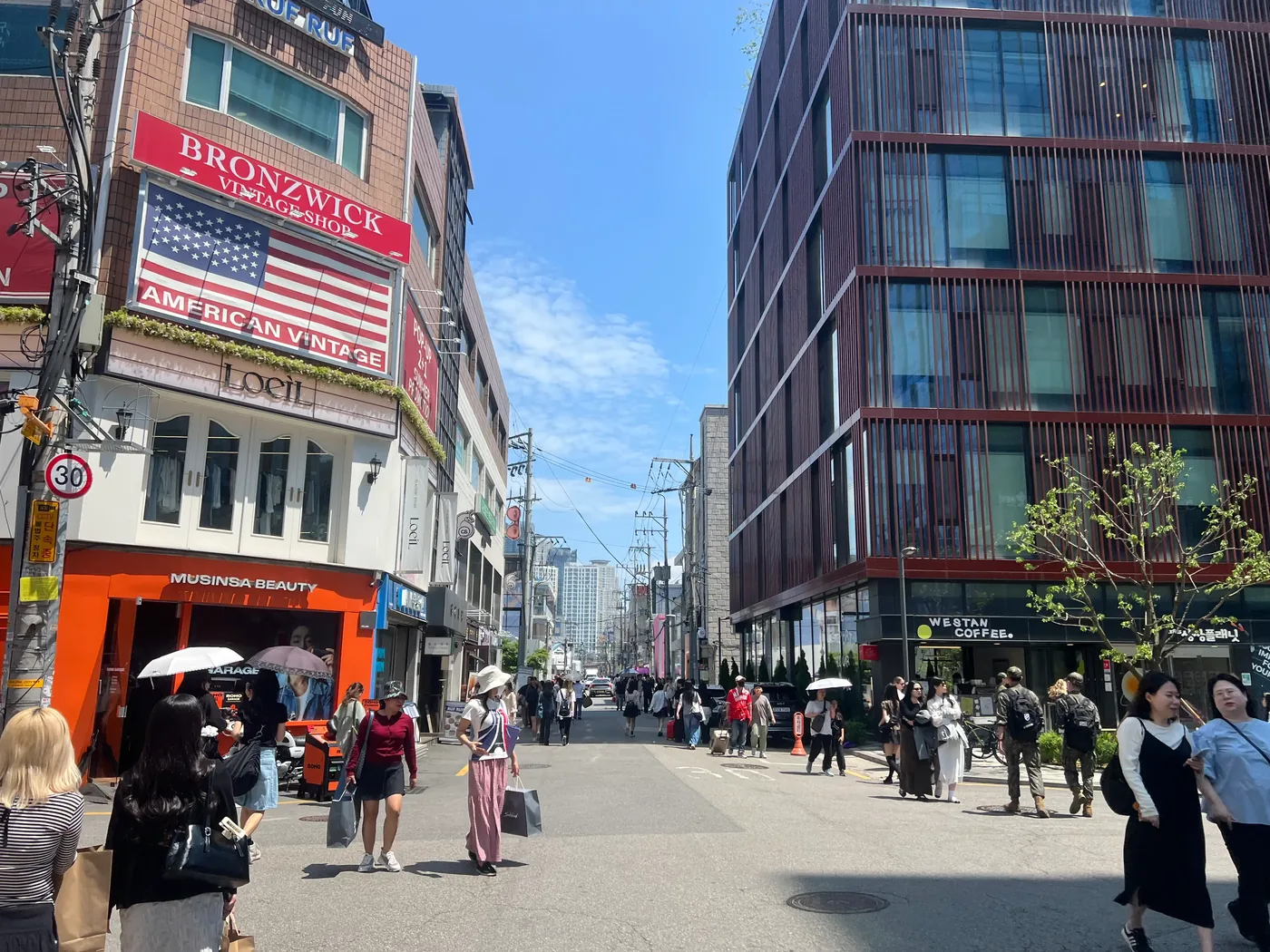 Street scene along Yeonmujang-gil in Seongsu, Seoul.